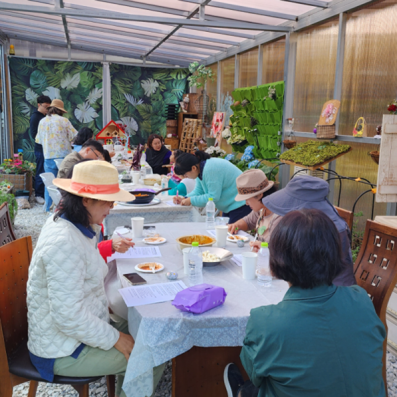 쉼팩토리,정선 쉼팩토리 농장 그라운딩 산책 꽃 약초 족욕 건강차 전통공예 체험