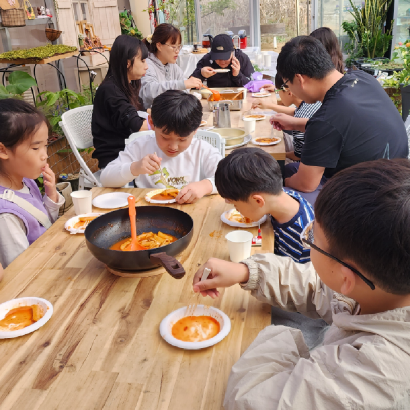 쉼팩토리,정선 쉼팩토리 농장 그라운딩 산책 꽃 약초 족욕 건강차 전통공예 체험
